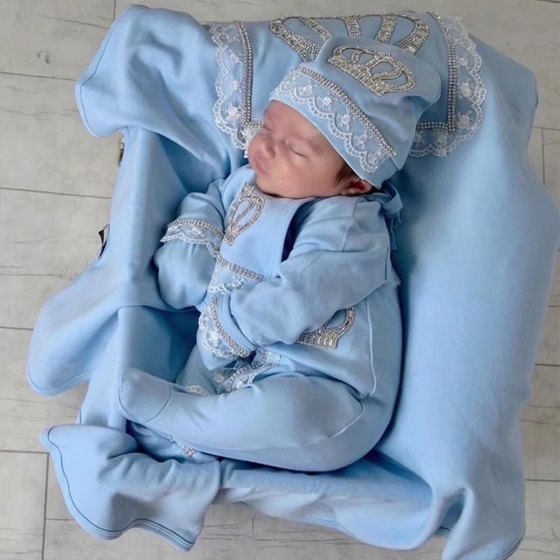Baby Clothing Essentials Newborn - ชุดของขวัญสำหรับเด็กแรกเกิด 5 ชิ้น ประกอบด้วยผ้าห่มลายผีเสื้อ ชุดรอมเปอร์ลูกไม้สีชมพู สำหรับออกจากโรงพยาบาล